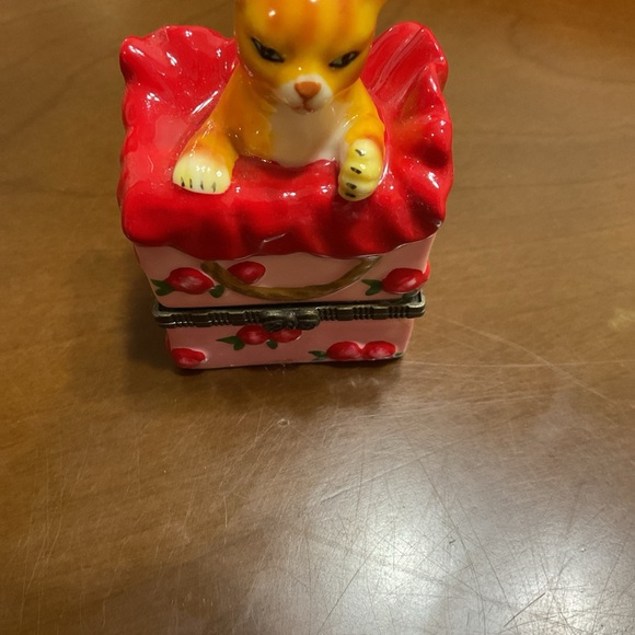 Porcelain Cat Trinket, Pill, Jewelry Box. Still Has Original Tag. - Picture 2 of 10